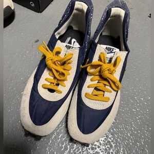 Nike Women's Navy and Beige Sneakers